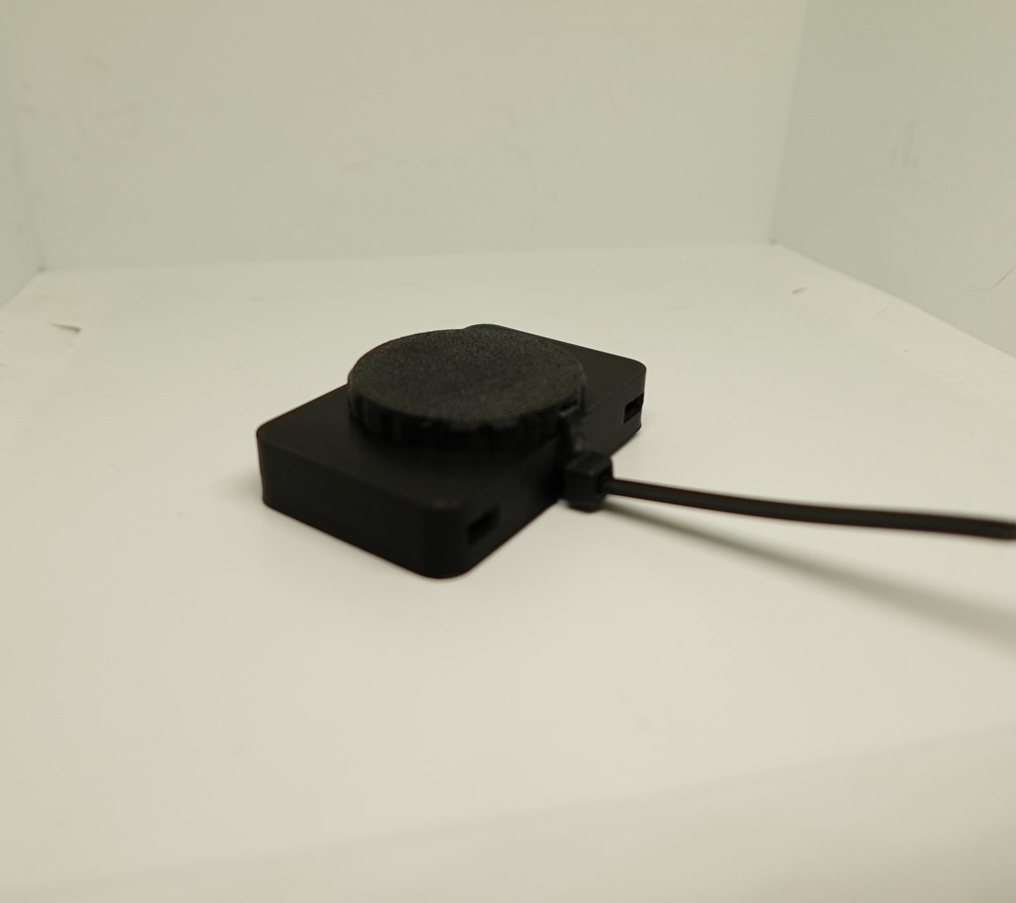 Magnetic Apple Airtag Case: Locking Lid, Zip Tie Mount